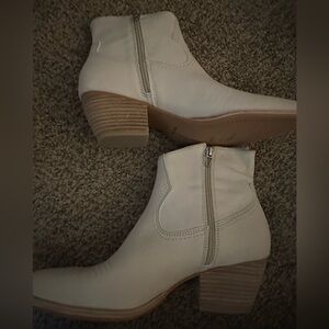 Dolce vita size 9.5 cowboy boots white.